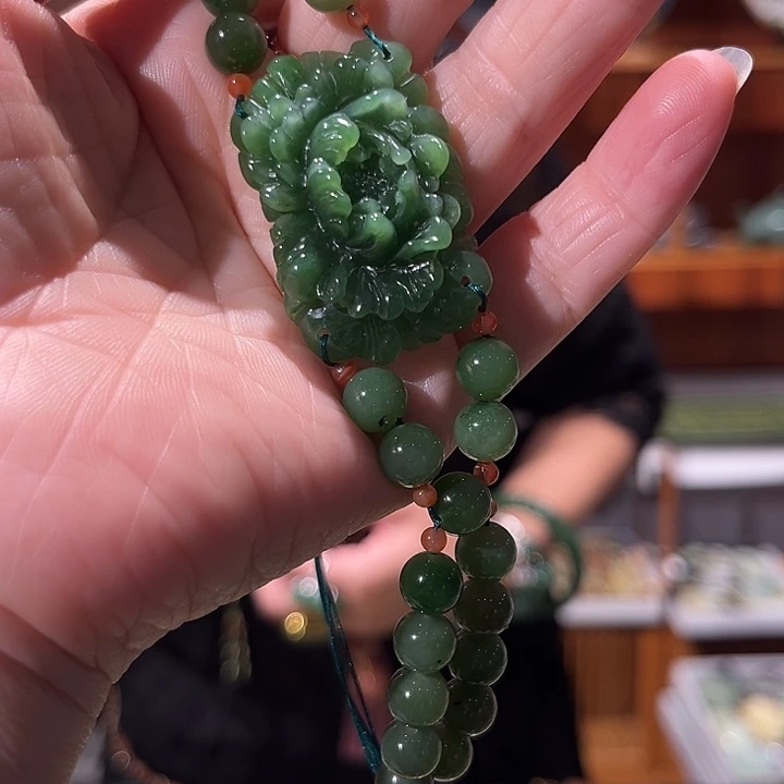 颈饰未镶嵌和田玉（糖玉）