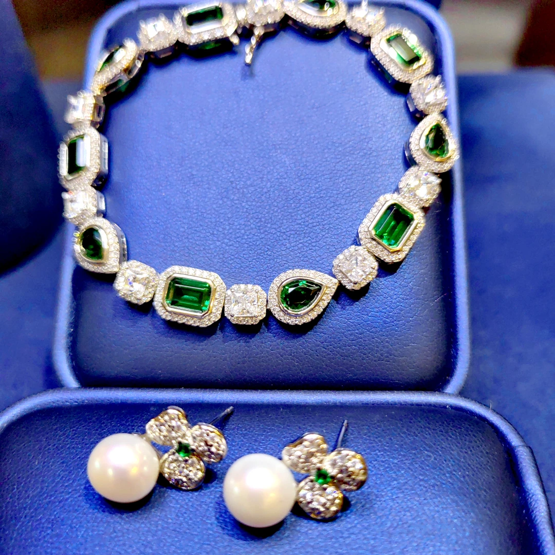 培育祖母绿培育祖母绿手链淡水珍珠耳钉两件套高贵精致精美