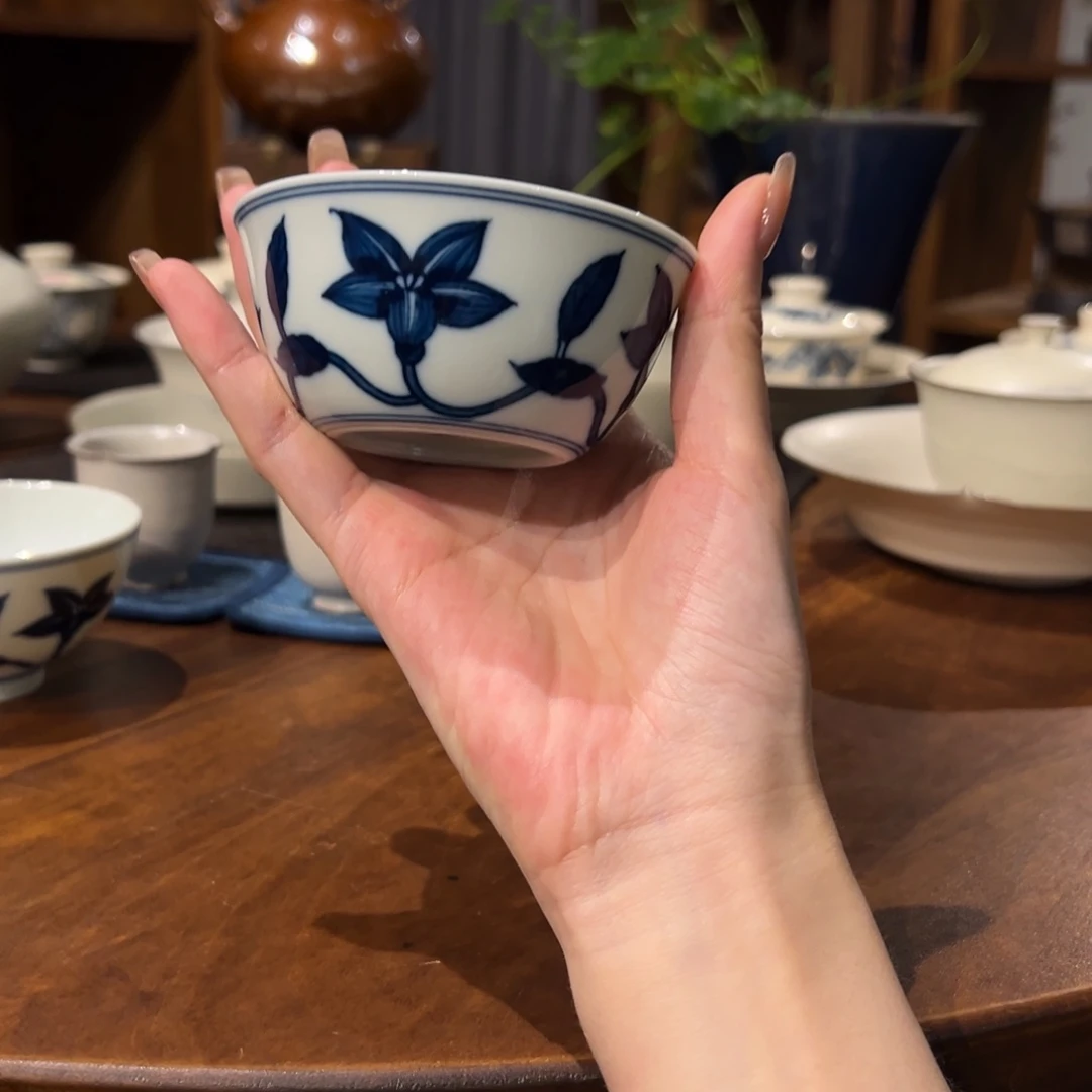 盖碗陶瓷。    陶瓷。   瑕疵