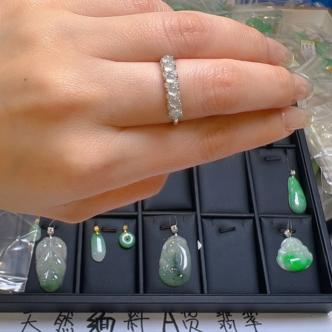 翡翠颈饰银S925镶嵌翡翠