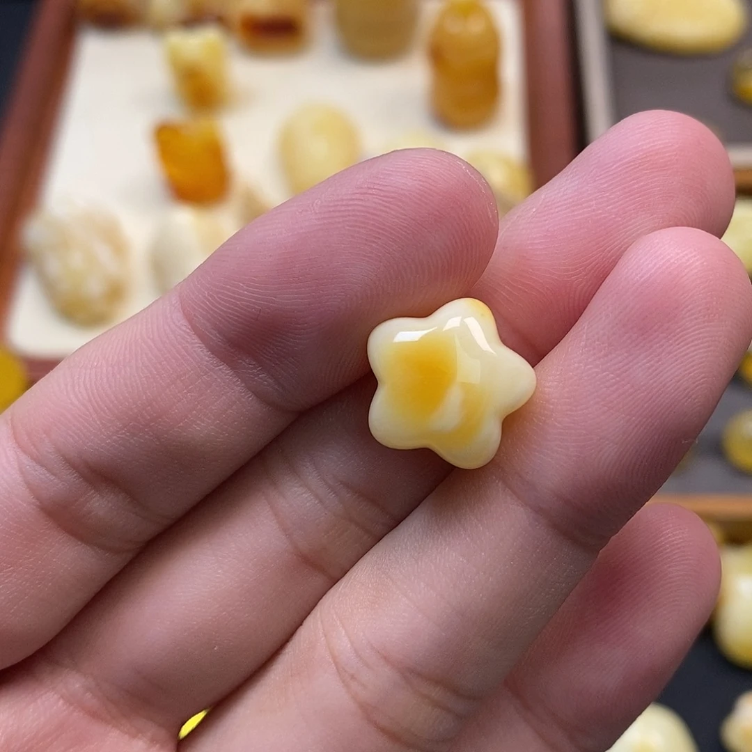 未镶嵌琥珀珠宝奇石