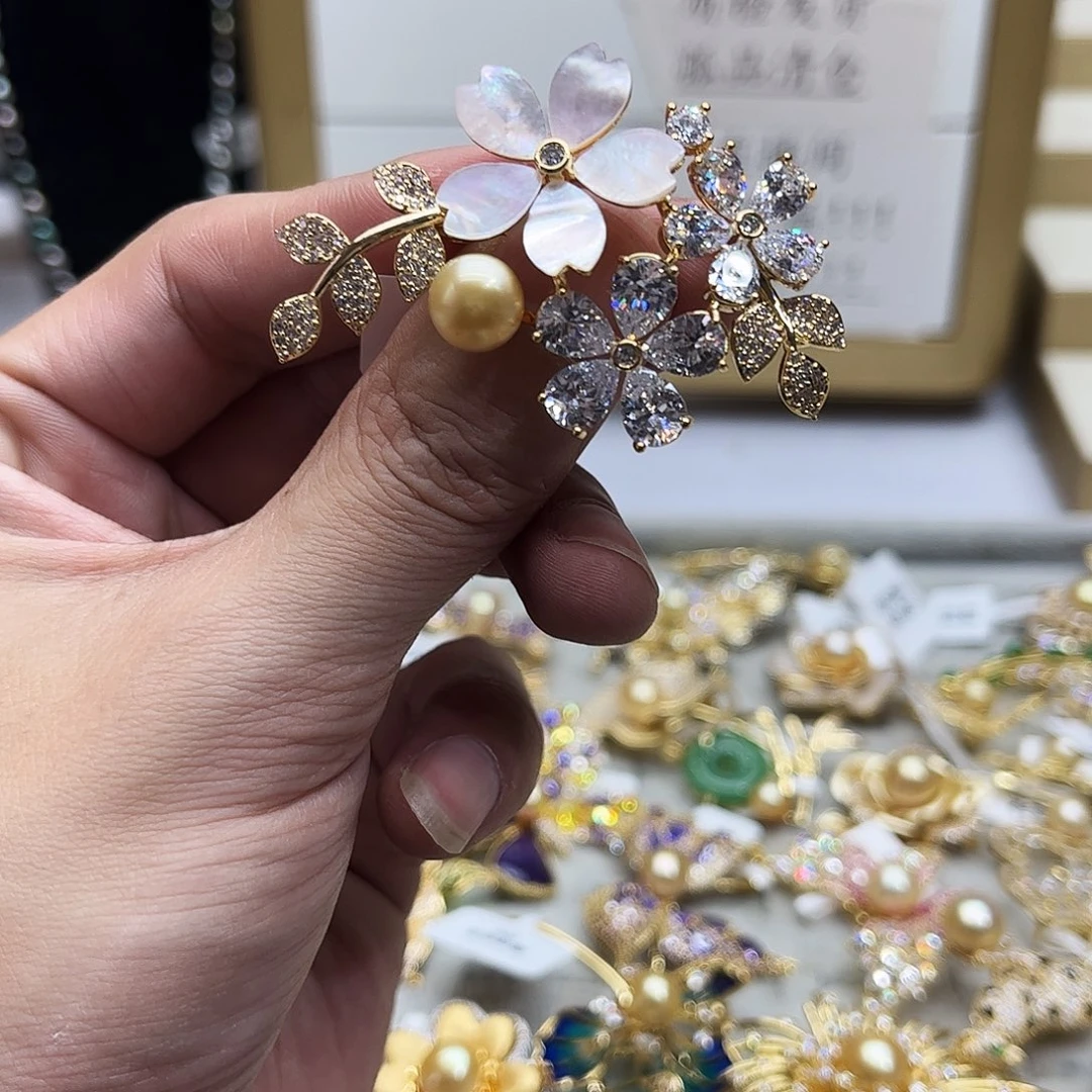 胸饰未镶嵌海水珍珠