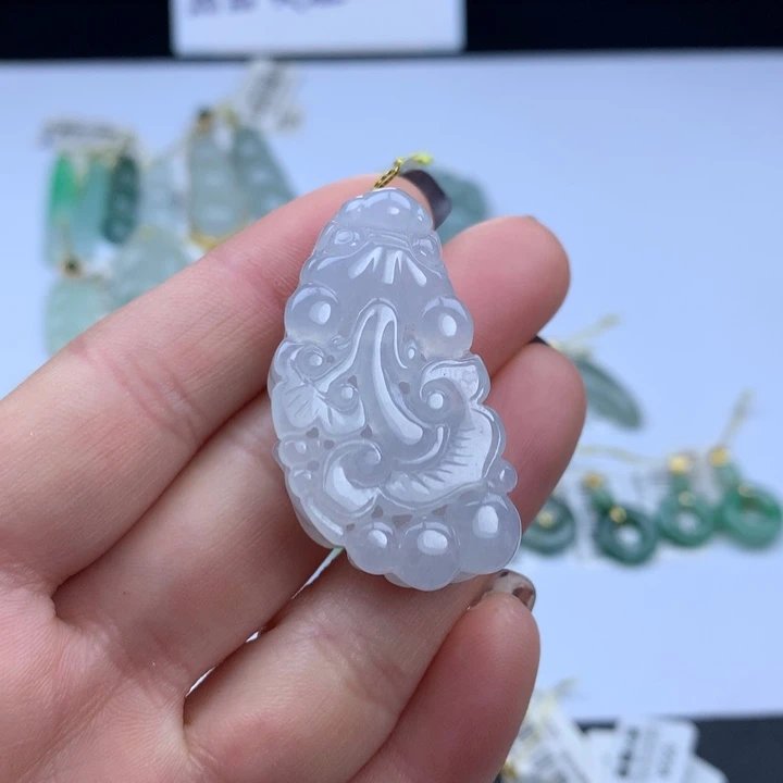 翡翠颈饰未镶嵌翡翠