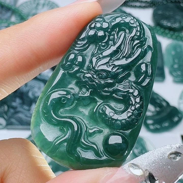 翡翠未镶嵌颈饰天然的A货翡翠多样性发其一