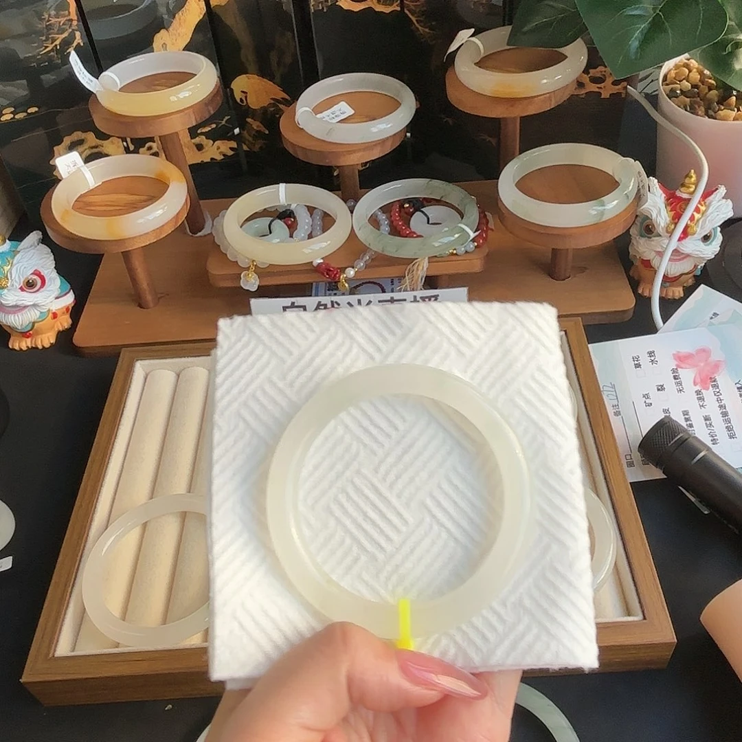 青***月石英质玉未镶嵌手镯72