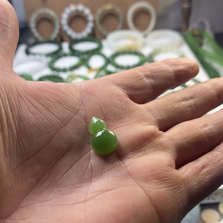 和田玉（糖玉）未镶嵌颈饰