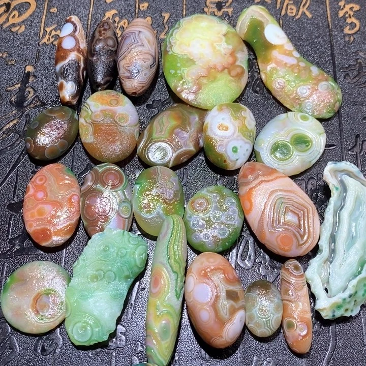 石英质玉颈饰未镶嵌S****n