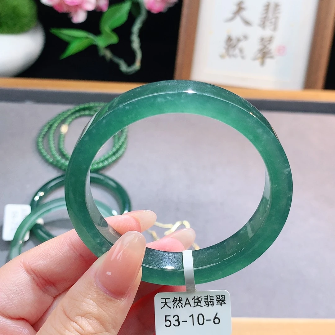 未镶嵌手镯（圆镯）翡翠