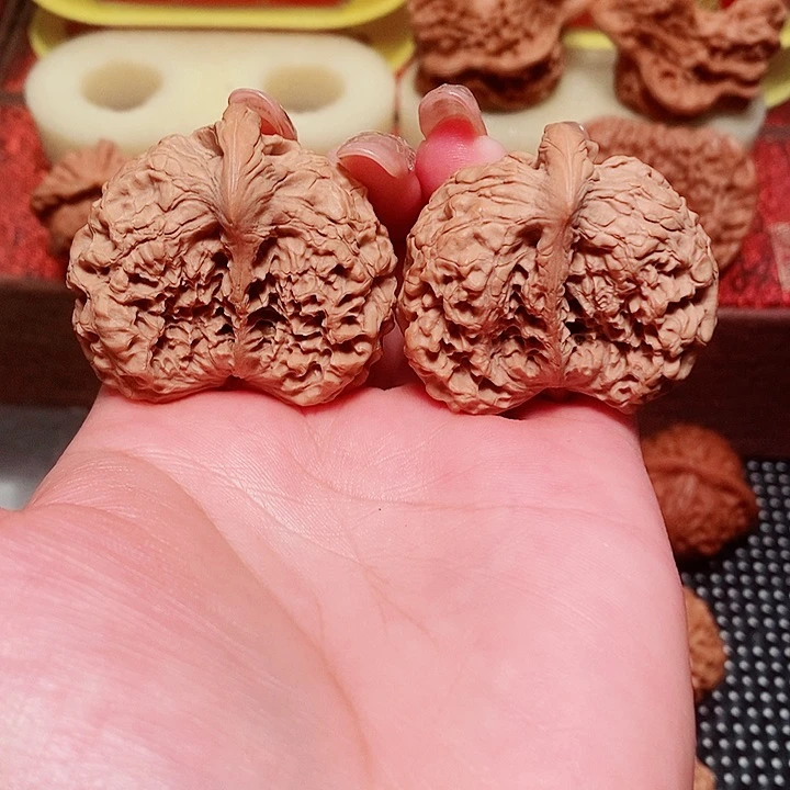 文玩核桃吊坠座山雕