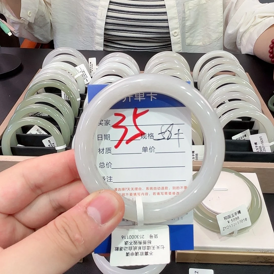 和田玉手镯未镶嵌