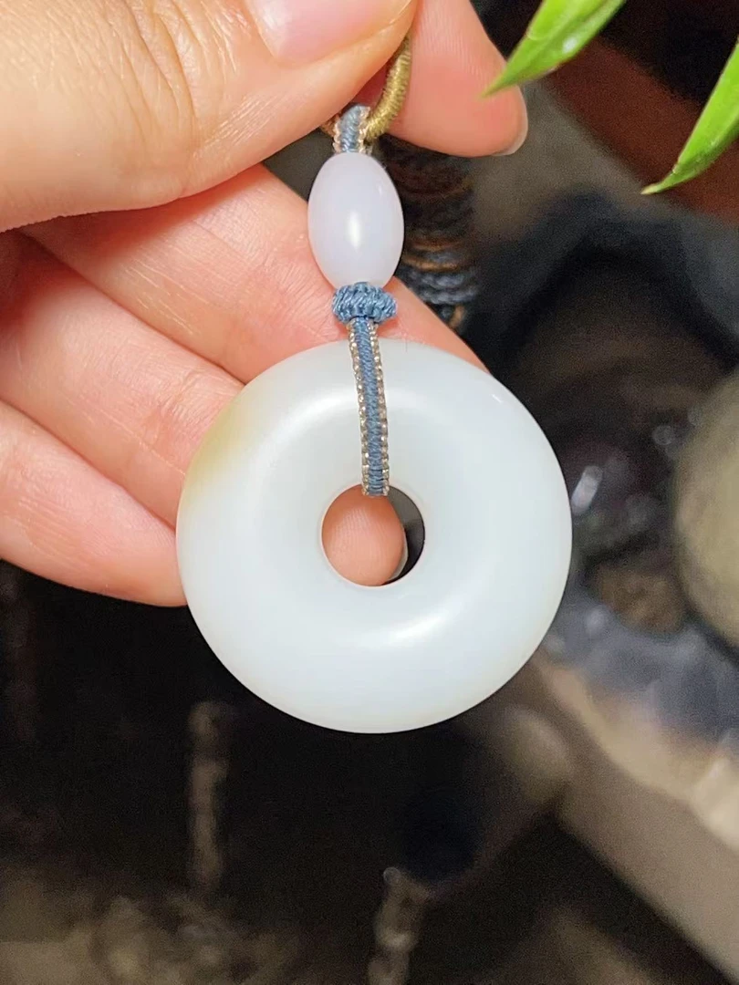 面包圈 和田玉玉质温润细腻