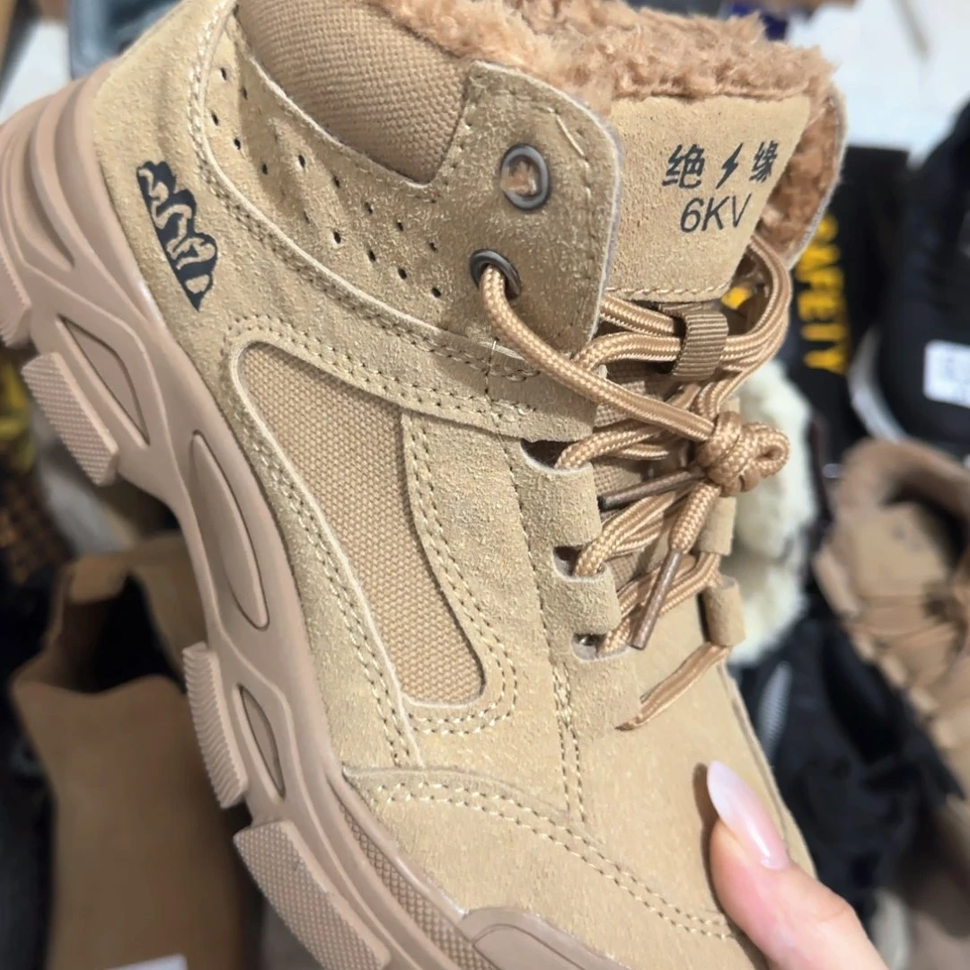 42码卡其马丁靴绝缘款牛筋底