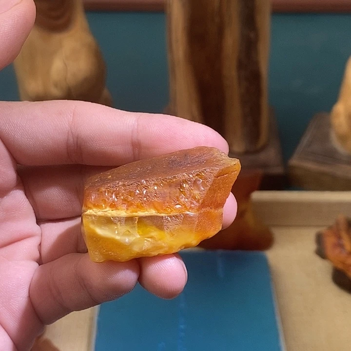 琥珀未镶嵌裸石金绞蜜