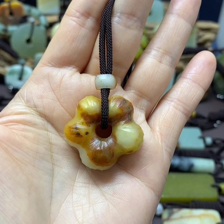 蛇纹石玉未镶嵌挂件