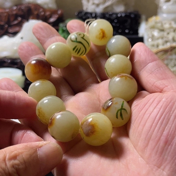 昱***馆和田玉未镶嵌挂件