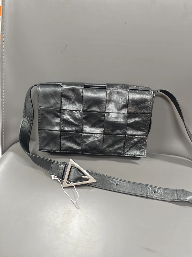 BOTTEGA VENETA/葆蝶家 斜挎包 bv葆蝶家 qu6004/2509
