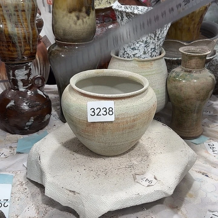 摆件高13，口11，有孔3238