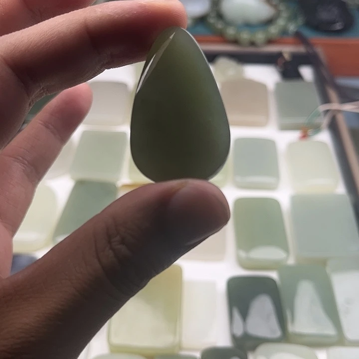 和田玉（糖玉）未镶嵌颈饰