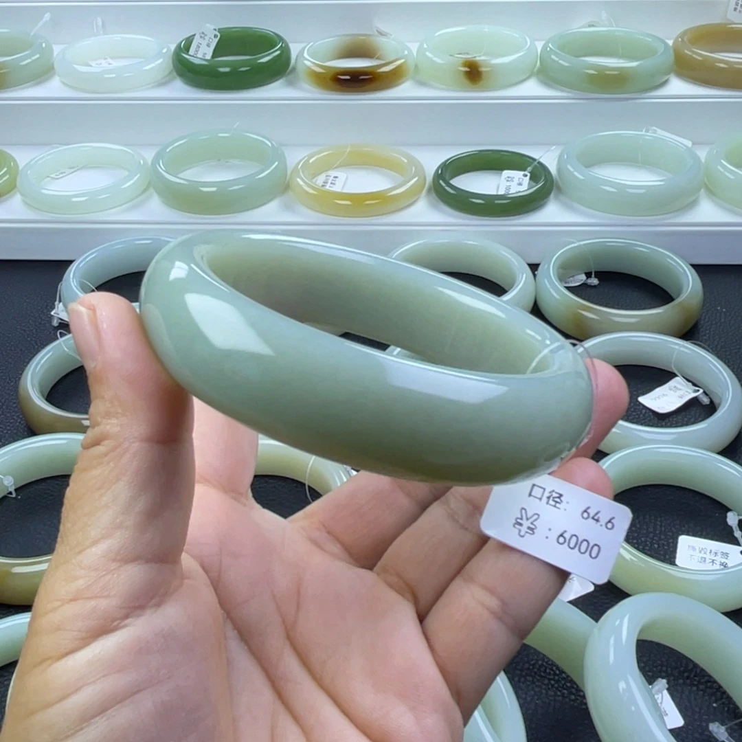 和田玉未镶嵌手镯