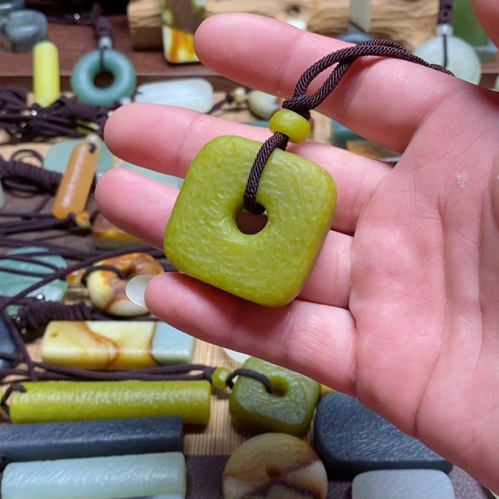 蛇纹石玉挂件未镶嵌王****²