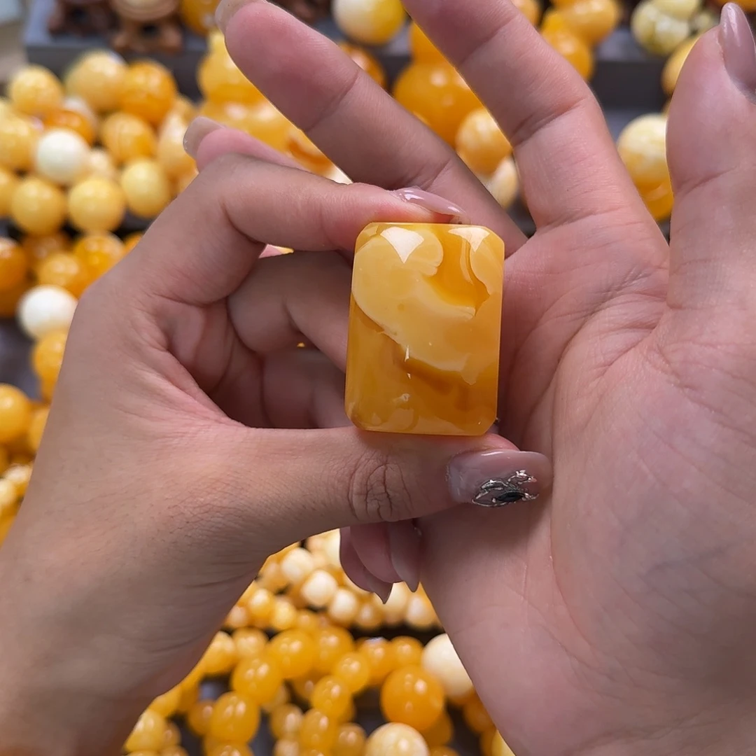 蜜蜡未镶嵌珠宝奇石