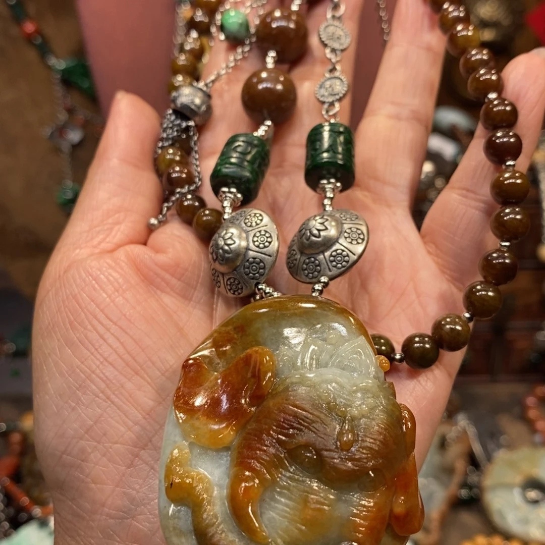 翡翠吊坠(赠链)未镶嵌