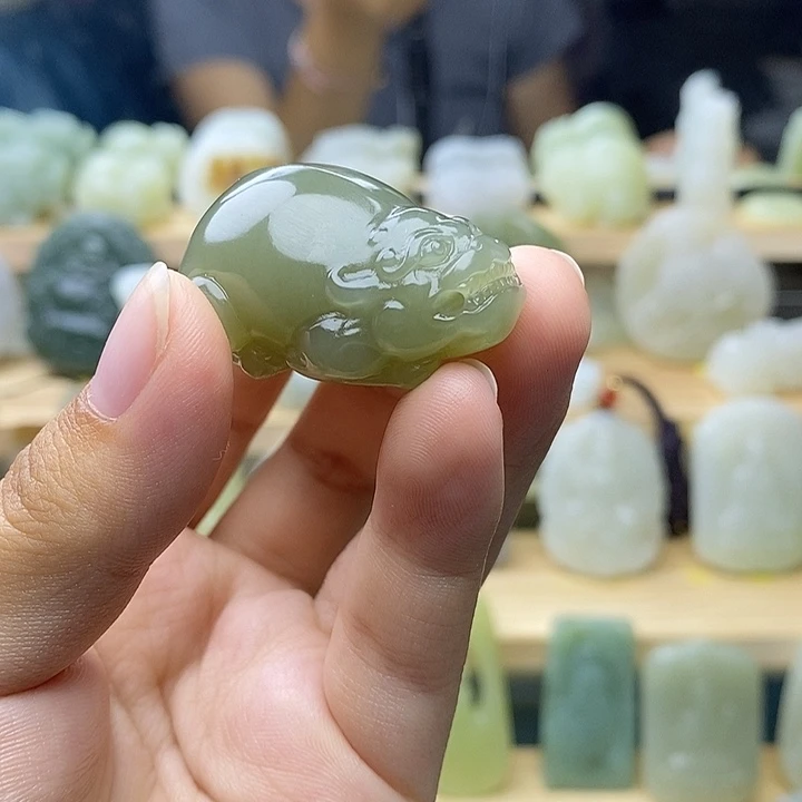 颈饰未镶嵌和田玉