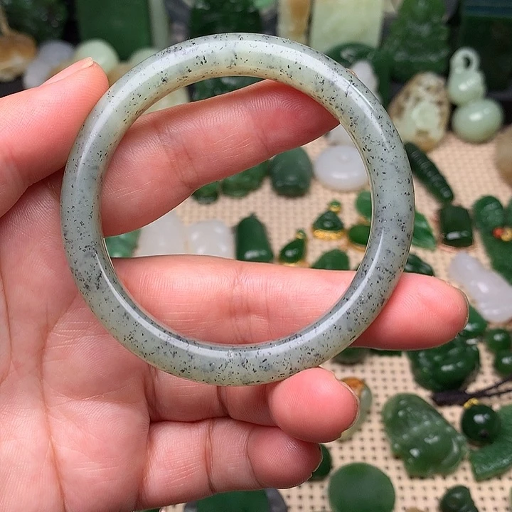 和田玉未镶嵌车挂