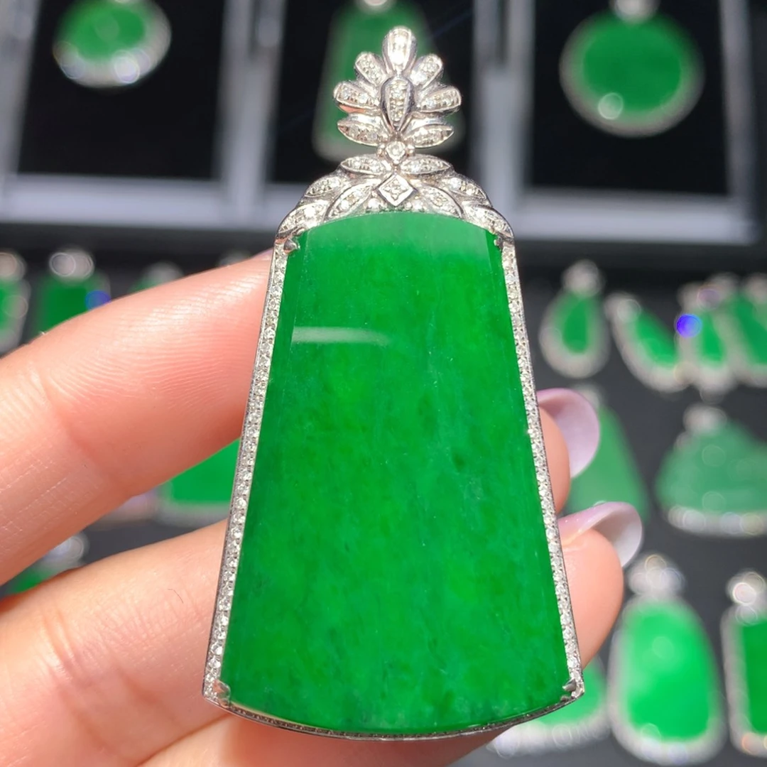 翡翠颈饰18K金镶嵌翡翠