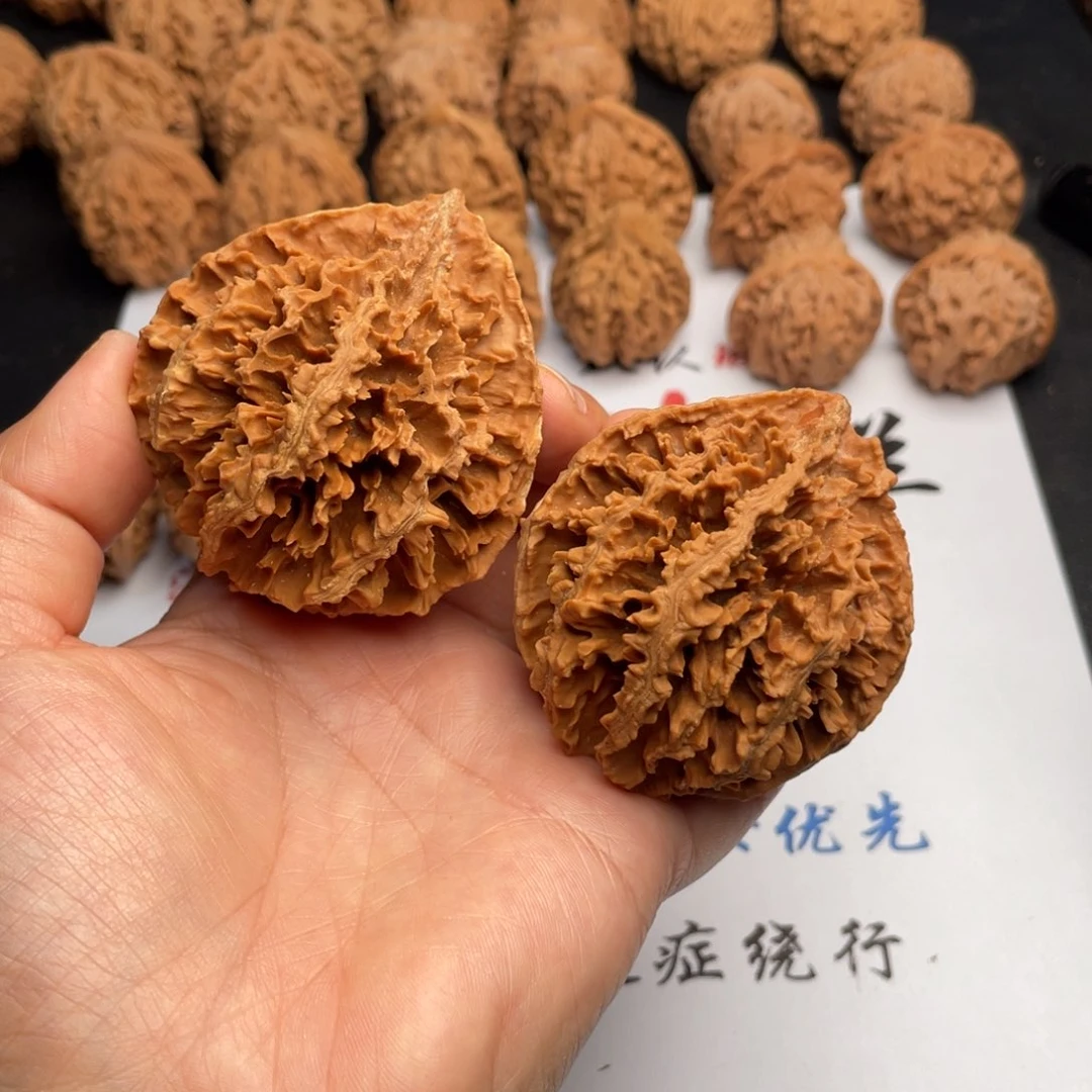 文玩核桃吊坠002。52秋子差尺有磕碰有黄