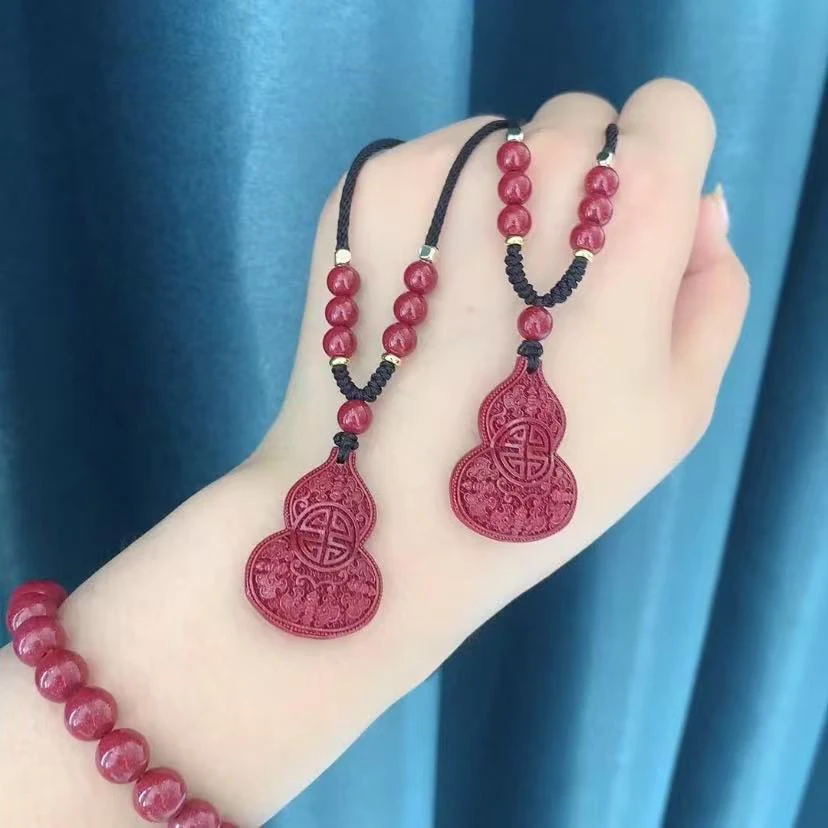 含辰砂工艺品含辰砂工艺品设计款新中式葫芦吊坠男女款