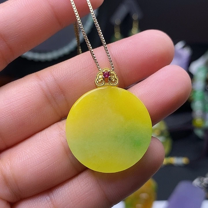 翡翠未镶嵌吊坠(赠链)