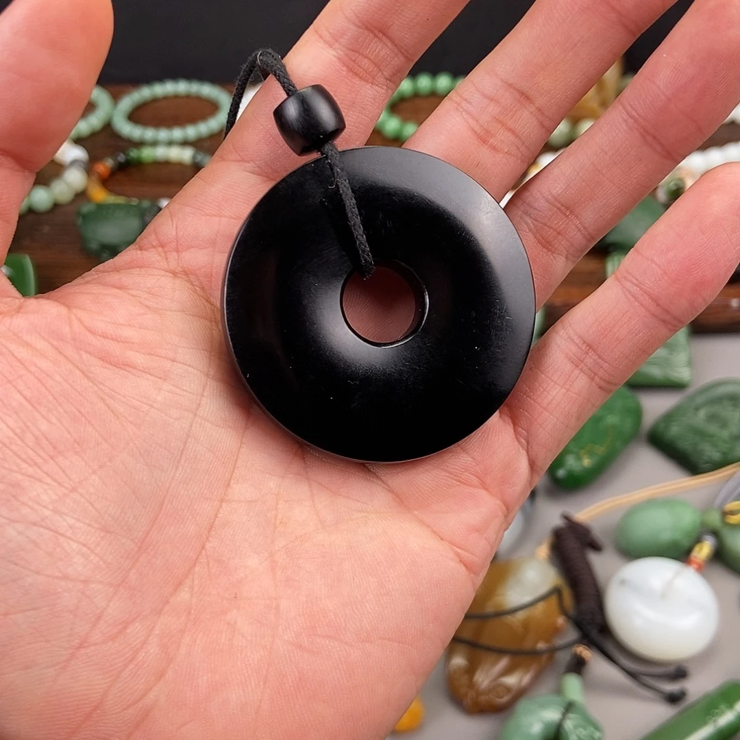 J***r和田玉未镶嵌颈饰