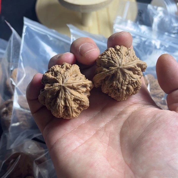 吊坠桃核全品大粗筋