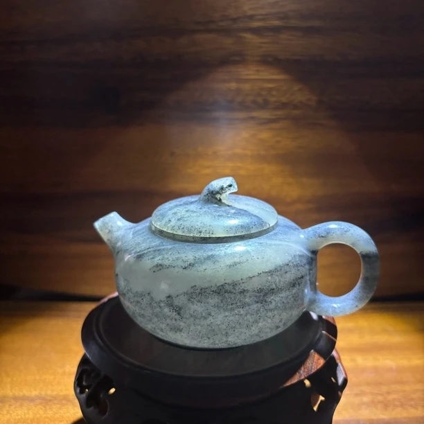 新疆和田玉青花 留有原皮 容水量 150毫升