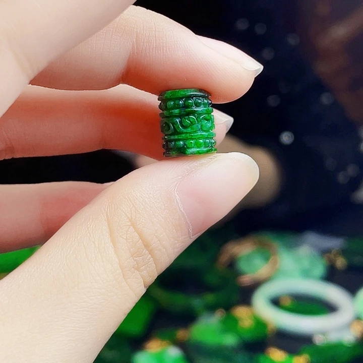 颈饰未镶嵌翡翠多样性