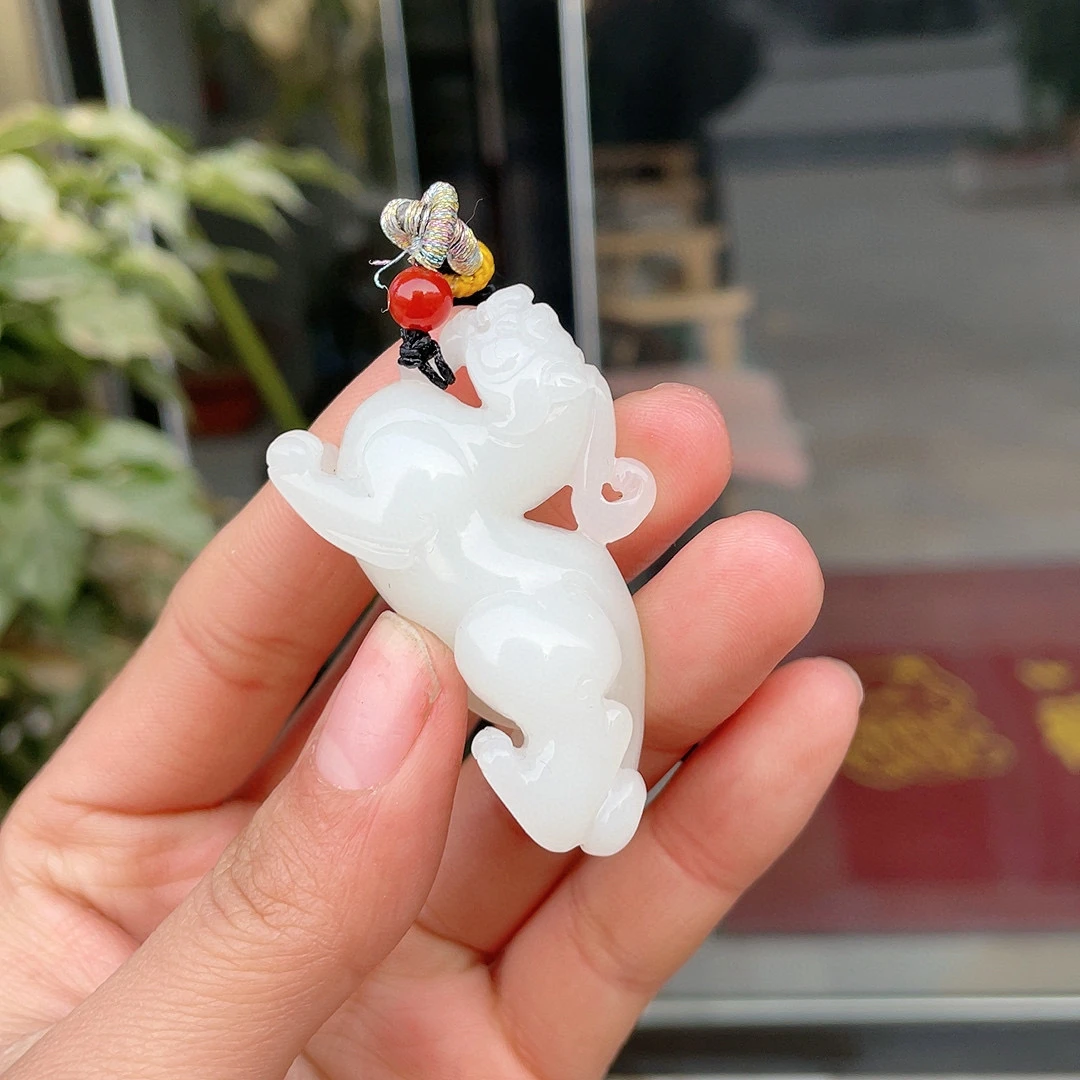 267489玉美人小程新疆和田玉山料白玉招财貔貅挂件