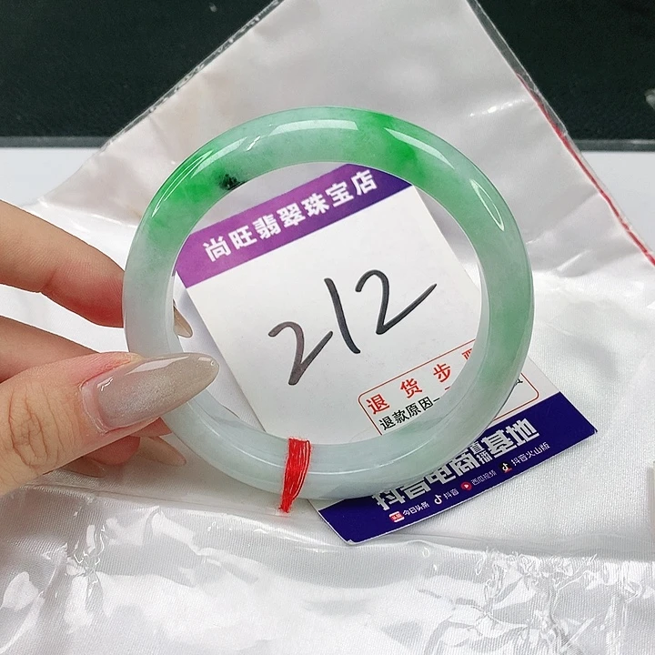 翡翠手镯未镶嵌翡翠12
