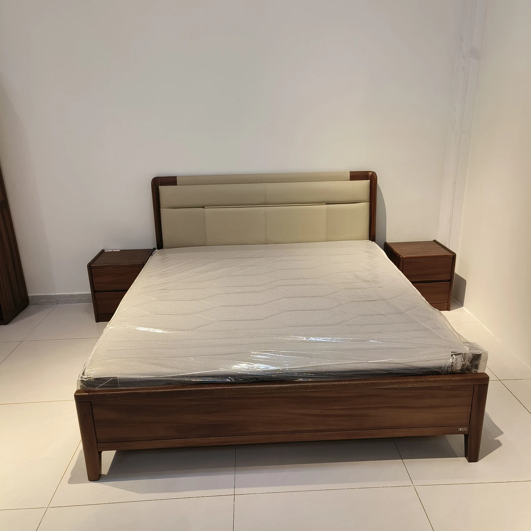 现代简约黑胡桃木大床意式极简实木床1.8米双人床主卧大床