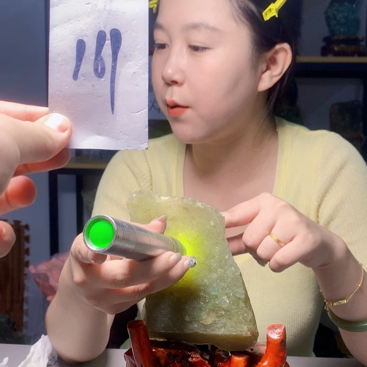 未镶嵌蛇纹石玉1岫玉
