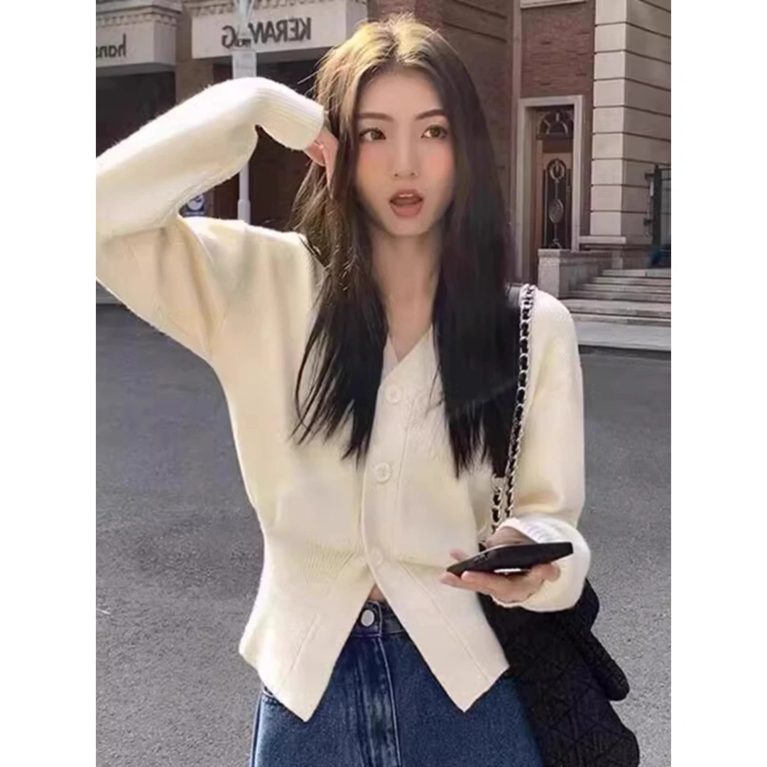 韩系收腰短款V领针织开衫女秋冬洋气长袖上衣设计感显瘦毛衣外套