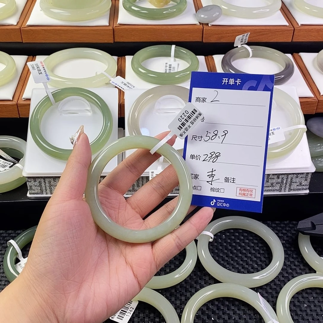 和田玉手镯未镶嵌李***凉