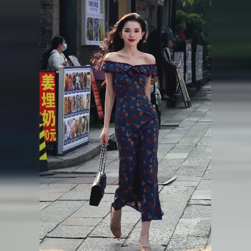 1020法式轻熟性感一字肩碎花连衣裙女早春新款度假风收腰显瘦长裙