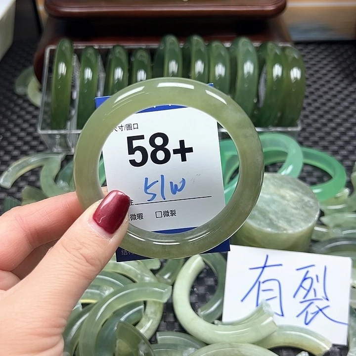 蛇纹石玉手镯未镶嵌