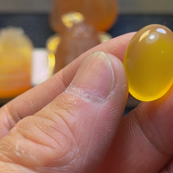 多***运石英质玉未镶嵌旦面