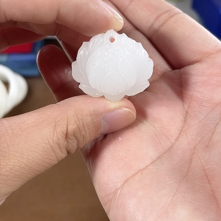 颈饰未镶嵌石英质玉