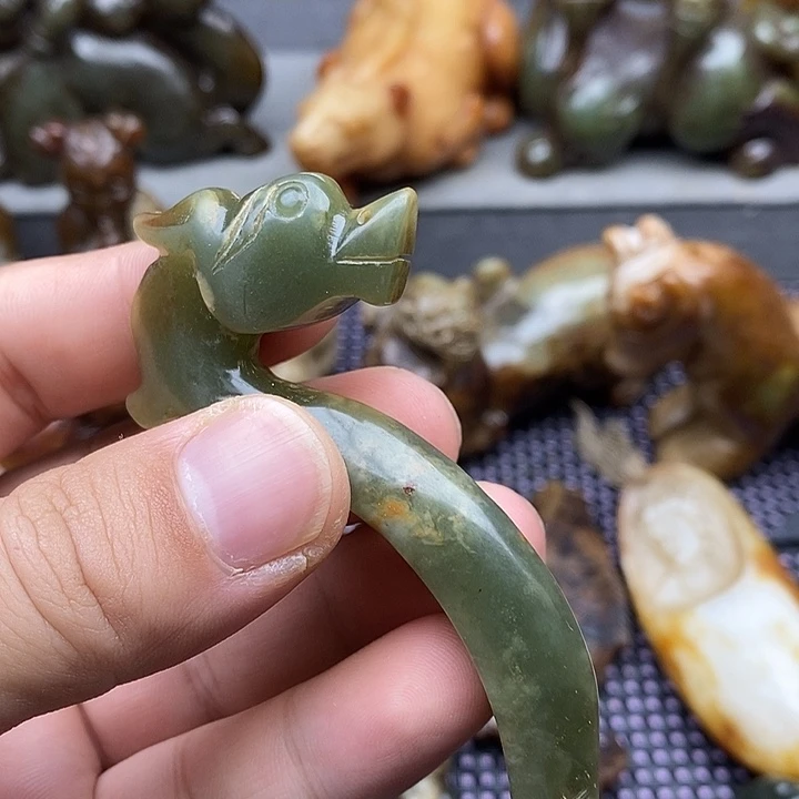 未镶嵌蛇纹石玉颈饰