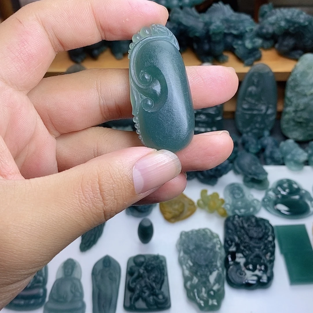 定制翡翠未镶嵌如意