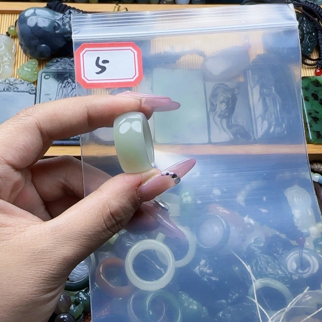 小***。未镶嵌和田玉珠宝半成品