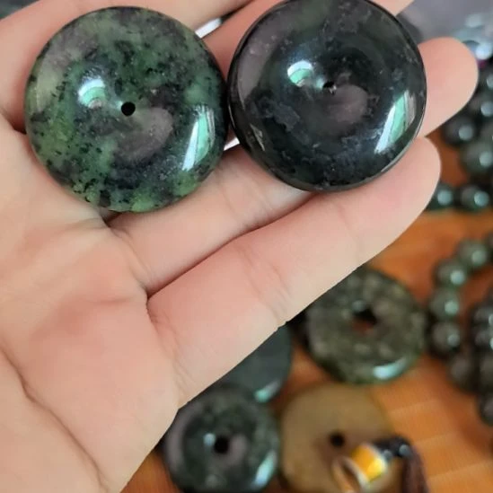 梁***静有机玻璃藏玉药王石原石雕刻平安扣吊坠两个